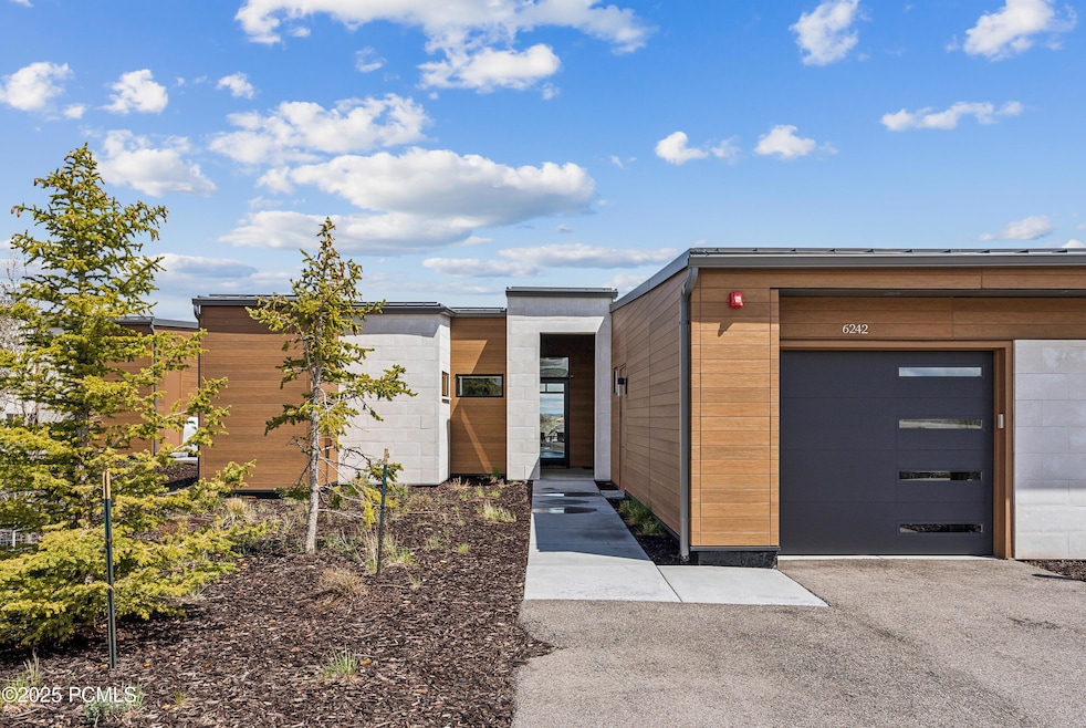 0_Exterior_high_4225786