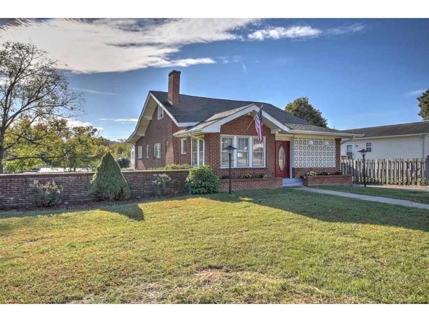 1404 E Holston Ave, Johnson City, TN 37601 - photo 1