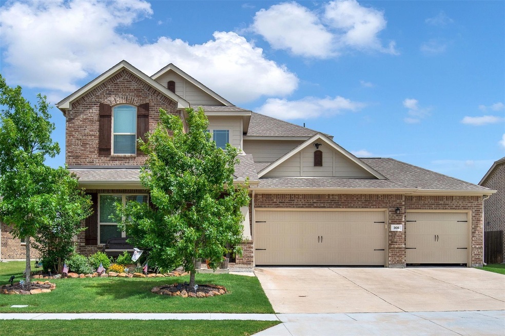 Craftsman inspired home with a front lawn