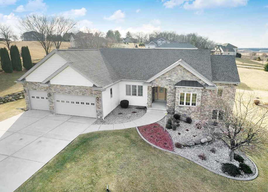 4869 Highwood Cir, Middleton, WI 53562 - photo 1