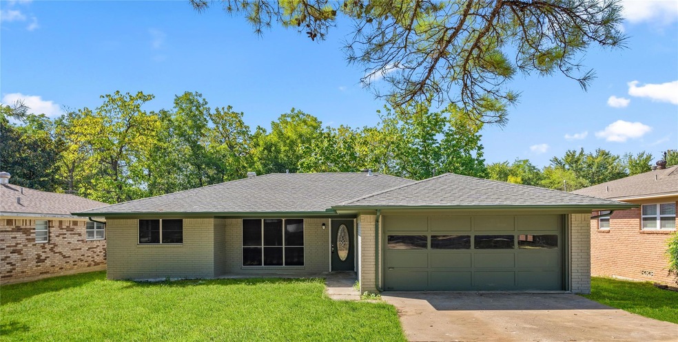 1308 Crestview Dr, Denison, TX 75020 - photo 1