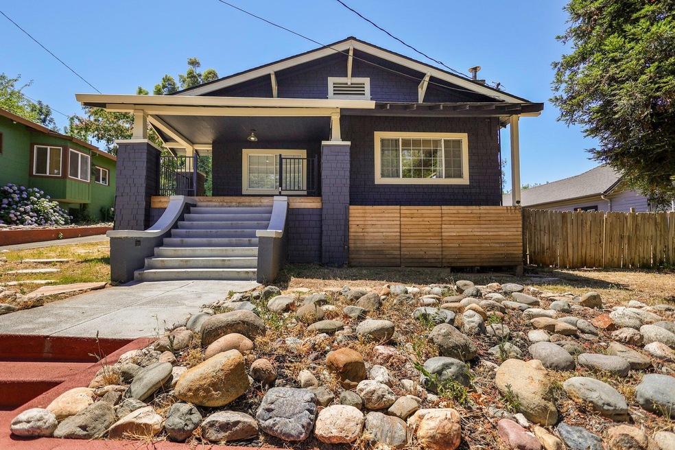 1176 Willis St, Redding, CA 96001 - photo 1