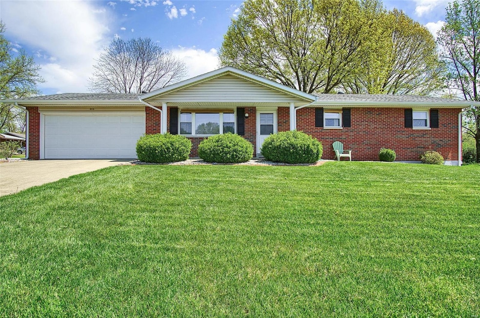 908 Borri Dr, Maryville, IL 62062 - photo 1