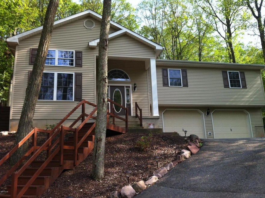 241 Avalanche Ln unit 1, Drums, PA 18222 - photo 1