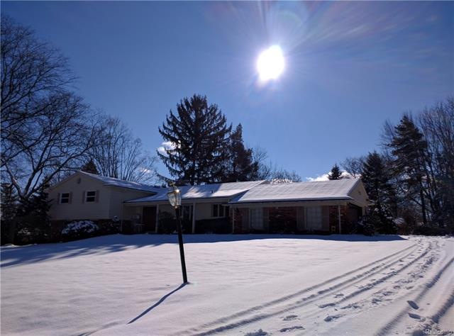 Sun Always Shines on this Home!!