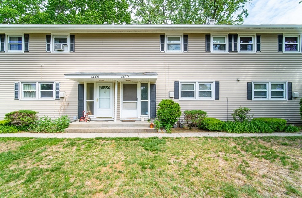 1460 Pendleton Ave, Chicopee, MA 01022 - photo 1