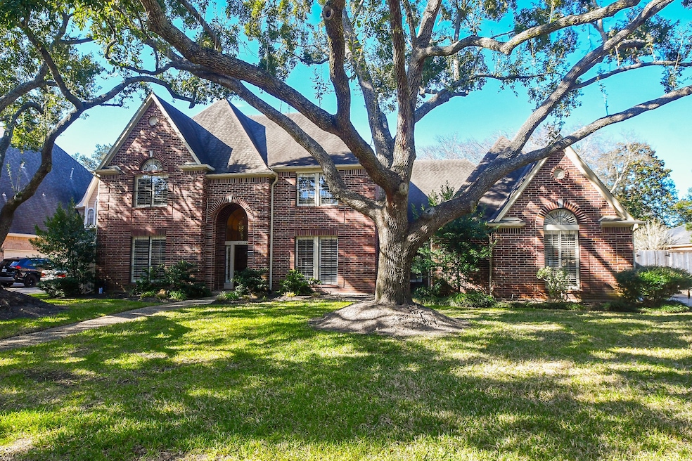Large brick home of nearly 5,000 Sq.Ft