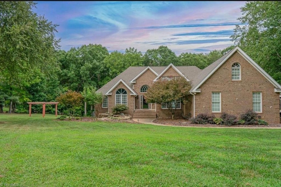 1581 Mcdaniel Dr, Asheboro, NC 27205 - photo 1