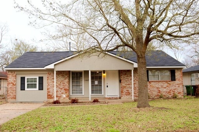 10825 Stover St, Houston, TX 77075 - photo 1