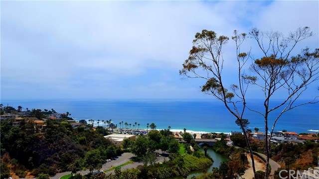 Expansive panoramic ocean and whitewater views fro