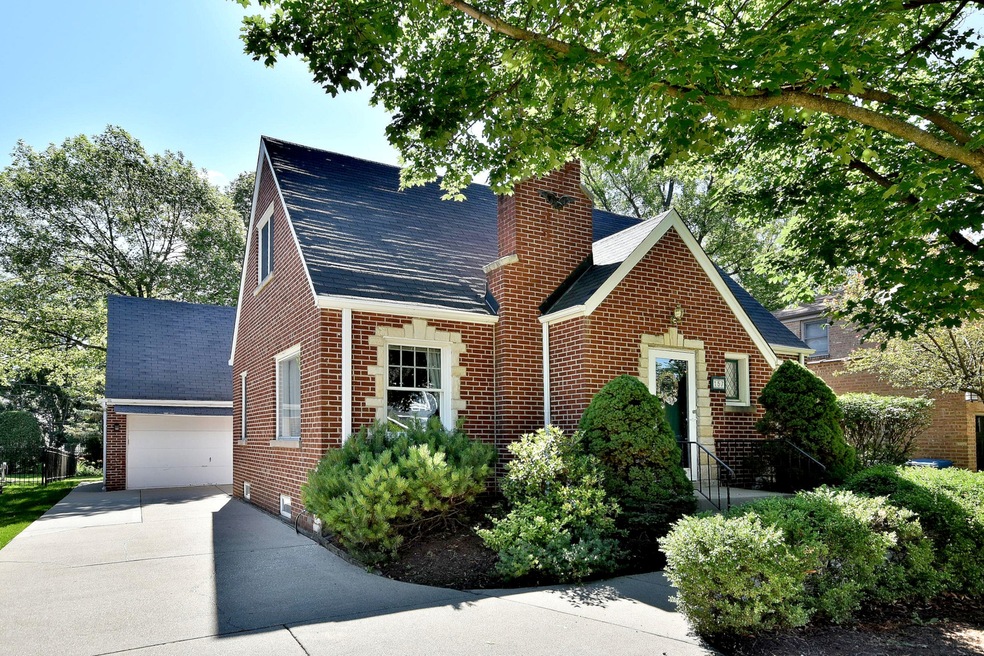 157 N Avon Rd, Elmhurst, IL 60126 - photo 1