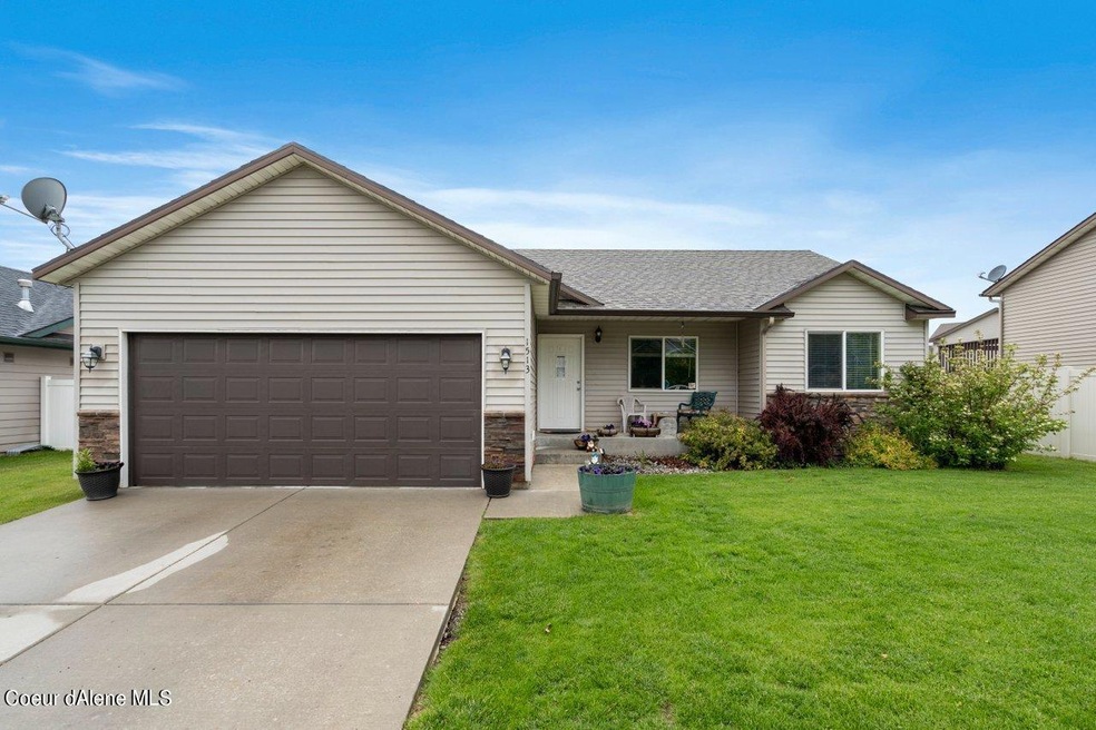 001-1513NMoonstoneSt-PostFalls-ID-83854-