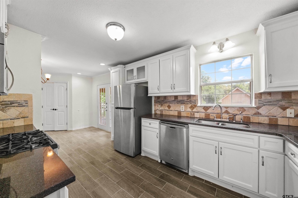 1509 Graham Dr, Tyler, TX 75701 - photo 1