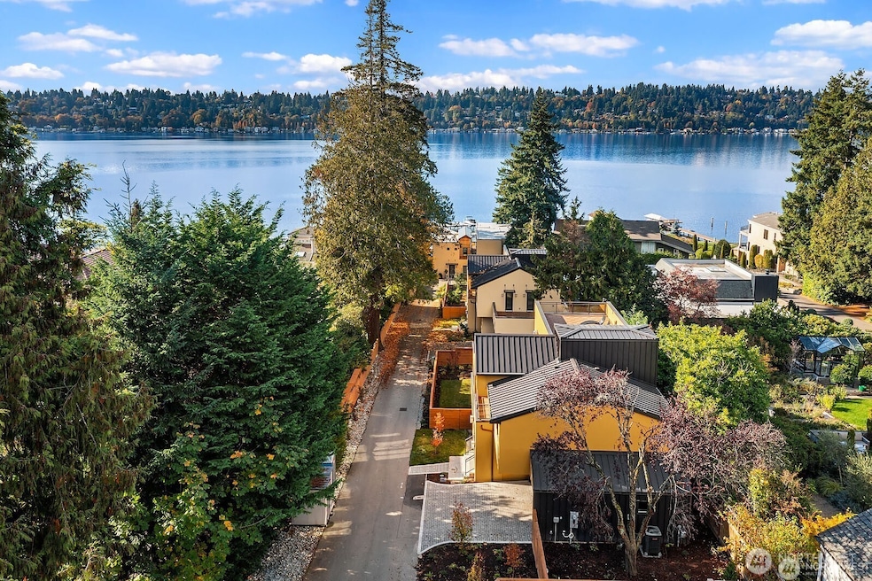 13327 Holmes Point Dr NE, Kirkland, WA 98034 - photo 1