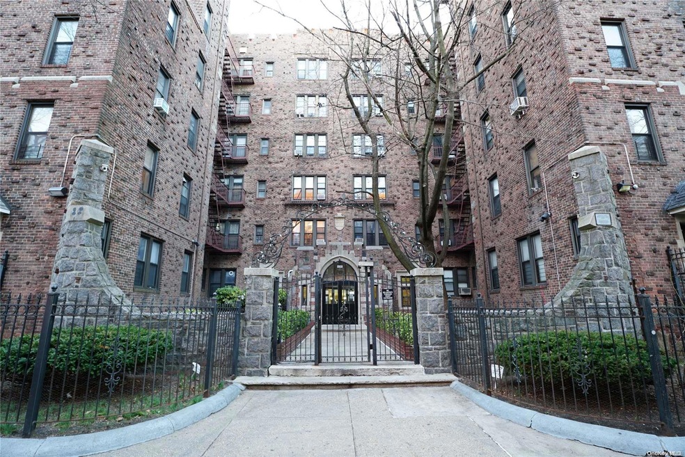 92-05 Whitney Ave unit B44, Elmhurst, NY 11373 - photo 1