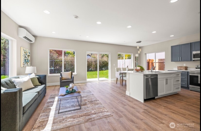 13055 2nd Ave S unit A, Burien, WA 98168 - photo 1