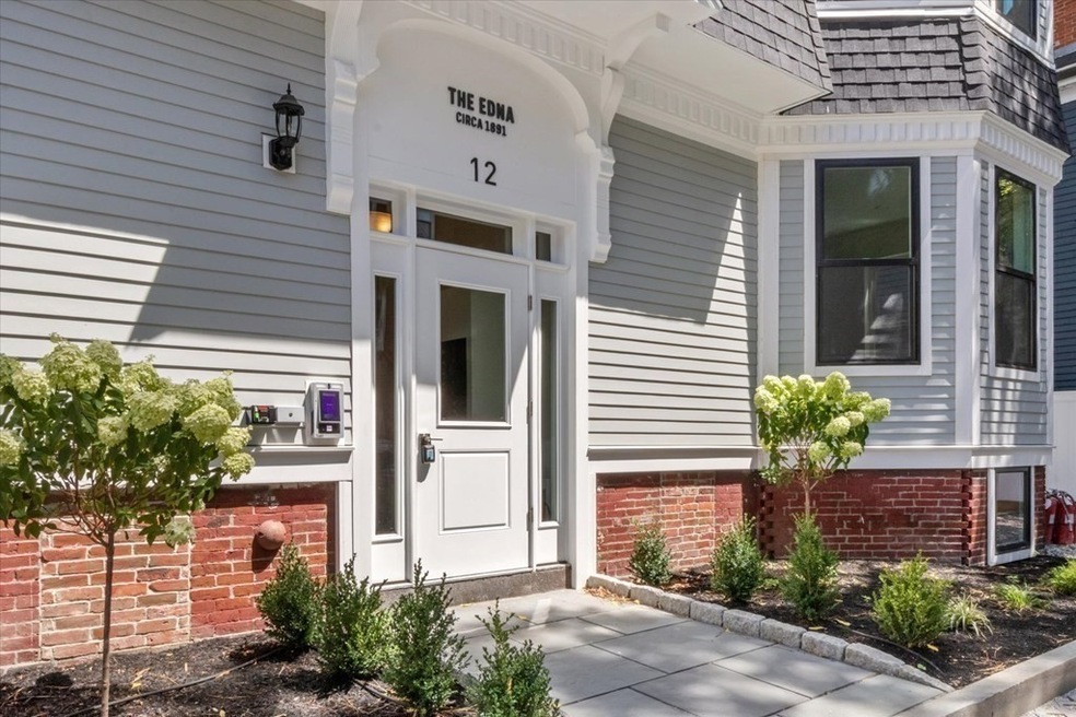 12 Arnold Cir unit 3, Cambridge, MA 02139 - photo 1