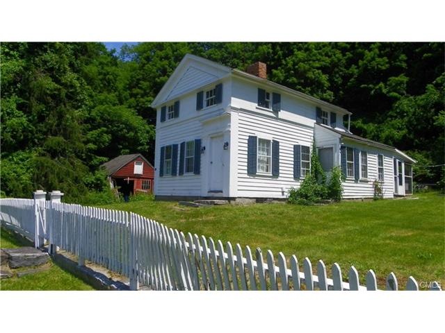 The Cosier-Murphy House is a small, plain Greek Re