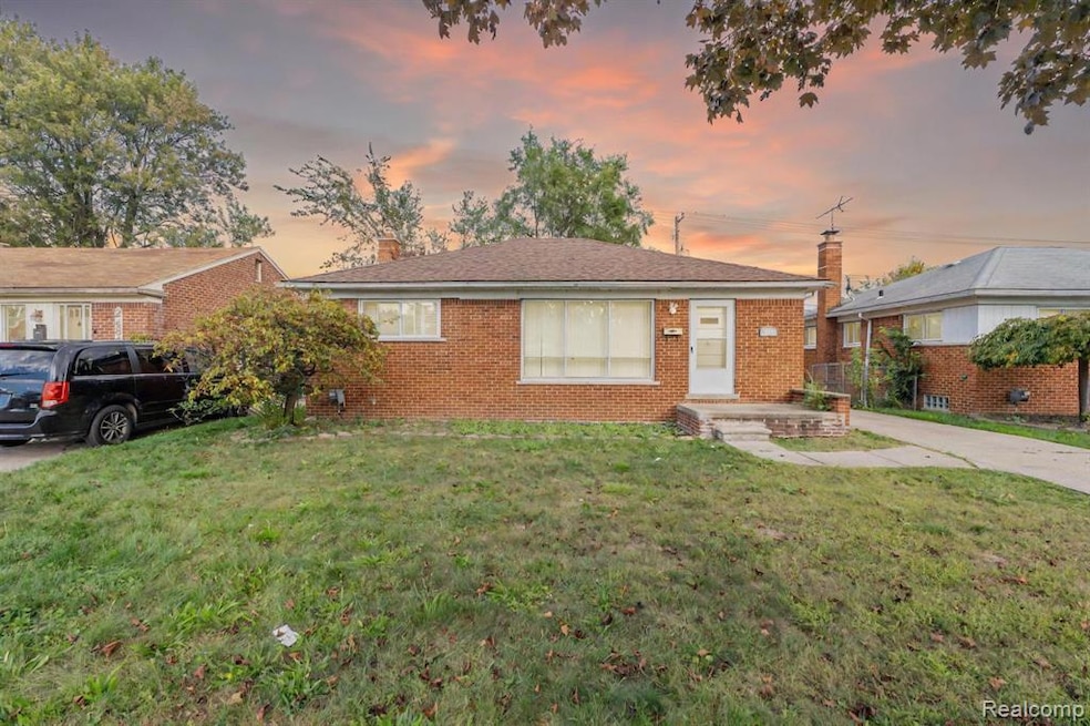 24834 Raven Ave, Eastpointe, MI 48021 - photo 1