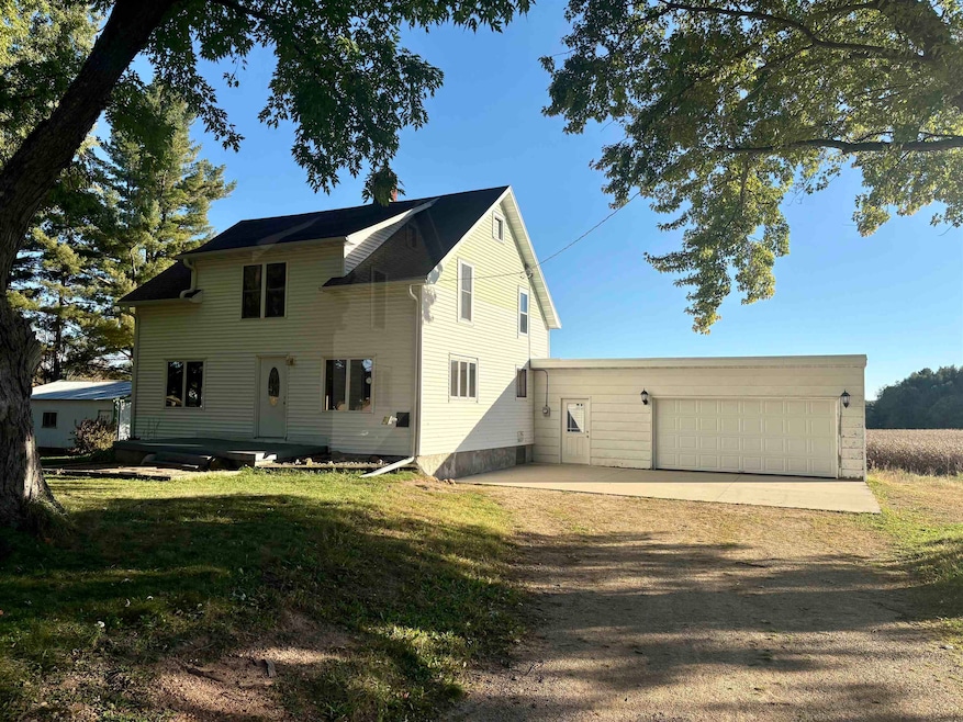W10349 Valley View Rd, Shawano, WI 54166 - photo 1