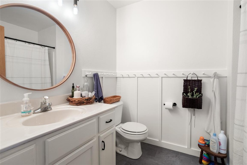 W6091 Garnet Dr, Appleton, WI 54915 - photo 1