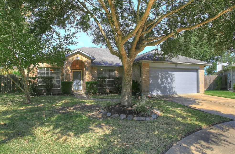 3502 Stonegate Cir, Pearland, TX 77584 - photo 1