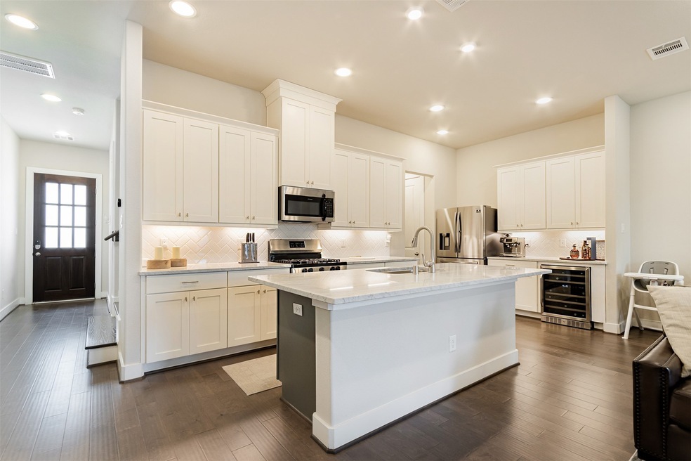 912 W 35th St unit C, Houston, TX 77018 - photo 1