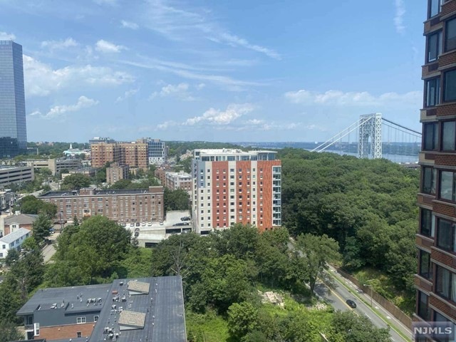 Palisades unit 2715, Fort Lee, NJ 07024 - photo 1
