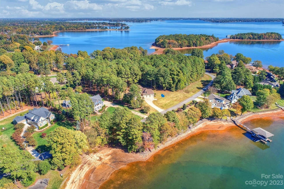 Sold $1,075,000 • Co-Listing Agent