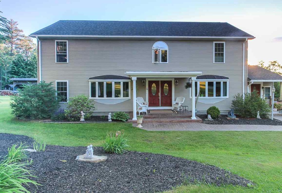 Welcome home to your spacious mountain paradise. E