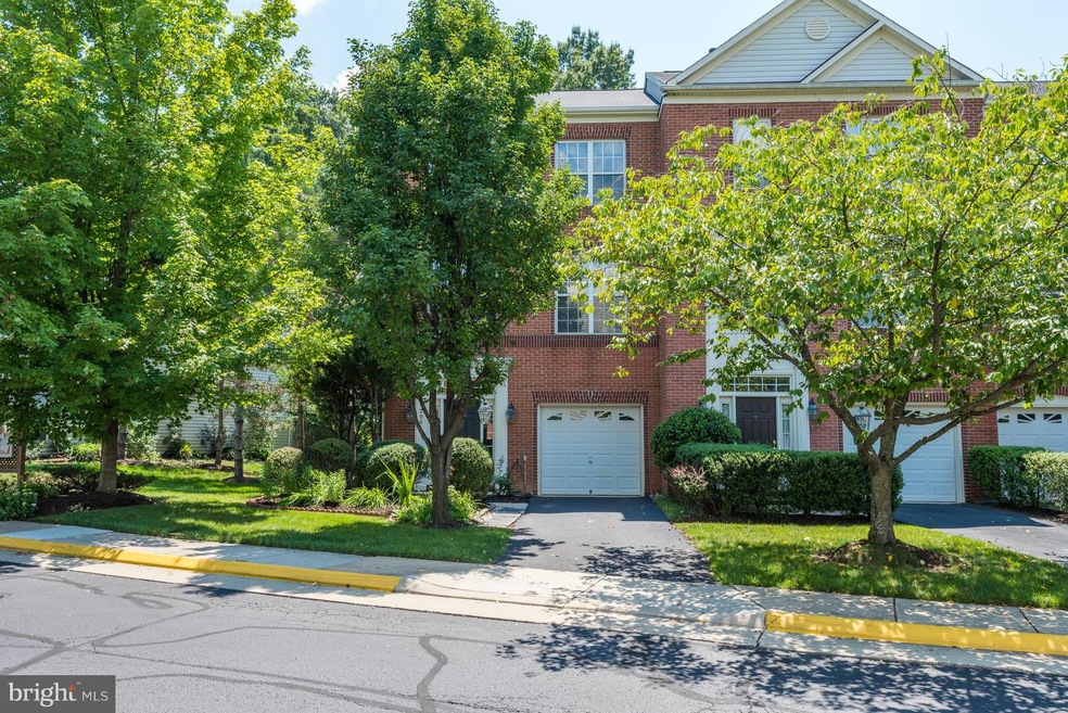 12906 Wood Crescent Cir, Herndon, VA 20171 - photo 1