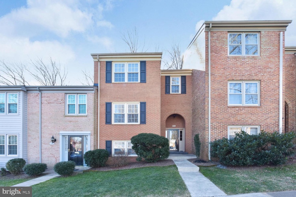 6601 Midhill Place, Falls Church, VA 22043 - photo 1