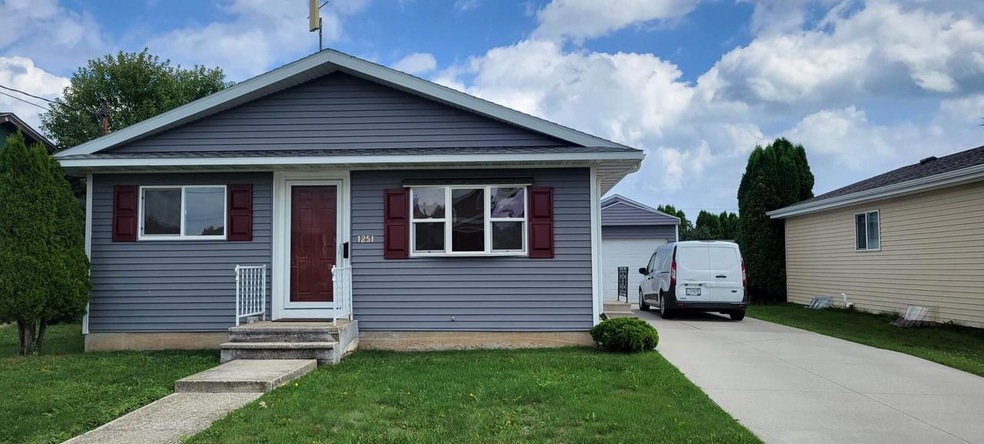 1251 S 31st St, Manitowoc, WI 54220 - photo 1