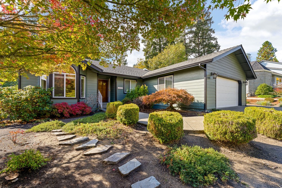 1009 NW Regent Dr, Grants Pass, OR 97526 - photo 1