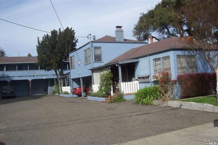 Front of 8-plex. New interior and exterior paint done to the 5-plex and 3-plex.