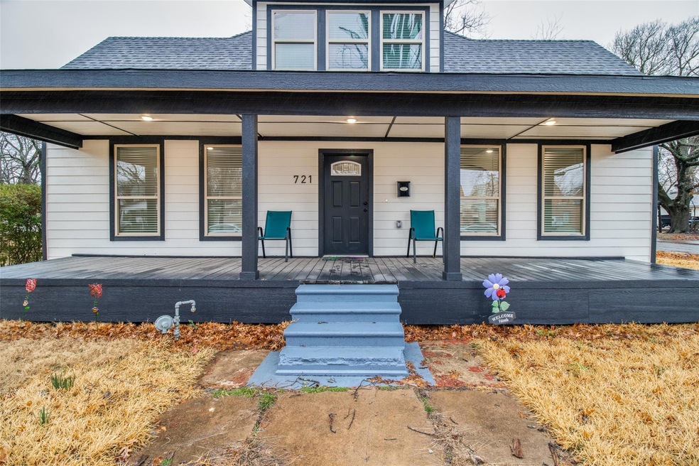 721 Maple St, Bonham, TX 75418 - photo 1