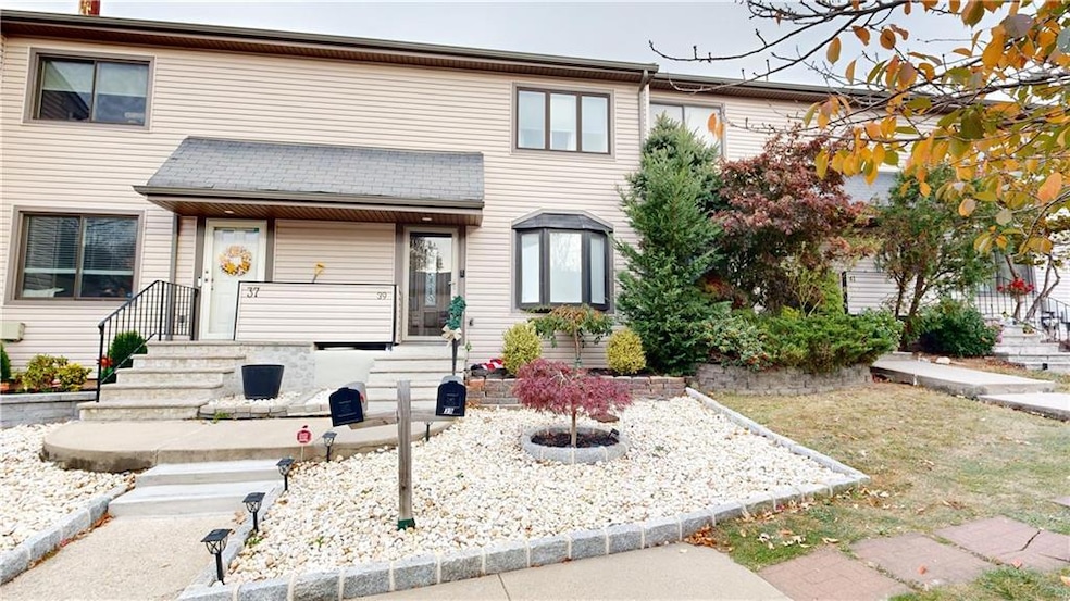 Pending $688,000 • Co-Listing Agent