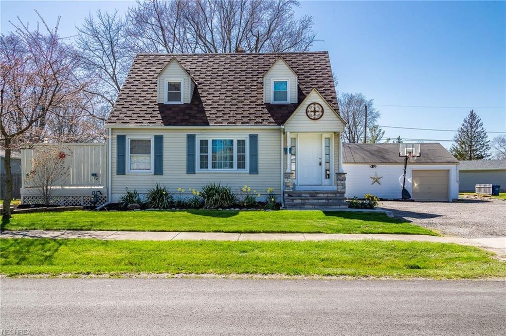 744 Kenilworth Ave, Sheffield Lake, OH 44054 - photo 1