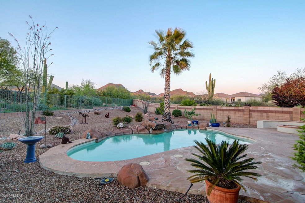 Large backyard w/pool & views