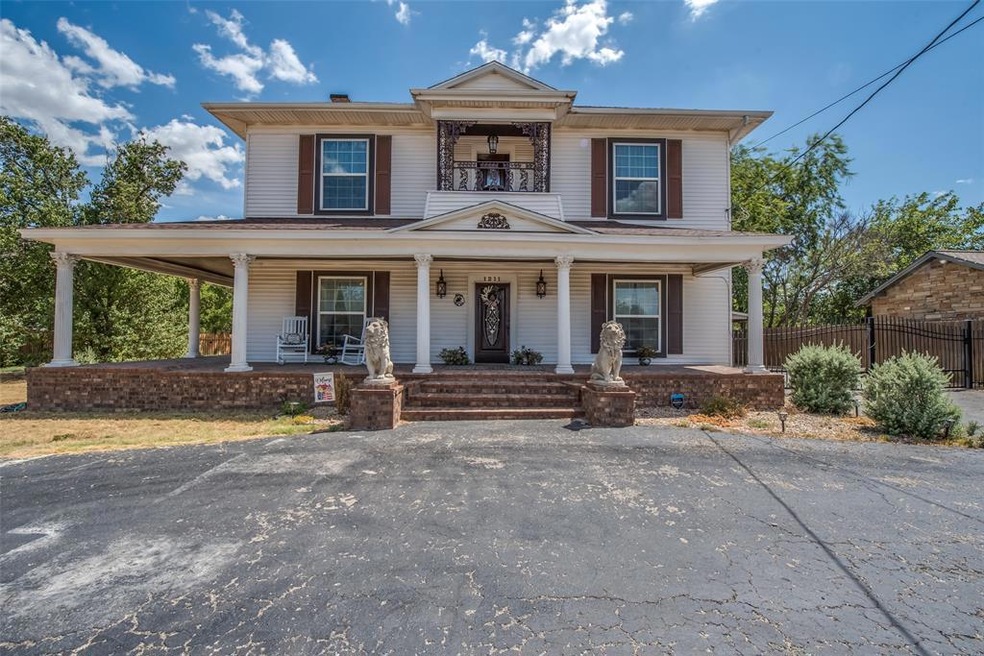 1211 Cherokee St, Weatherford, TX 76086 - photo 1