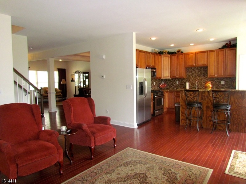 81 Washington Square Cir, Washington, NJ 07882 - photo 1