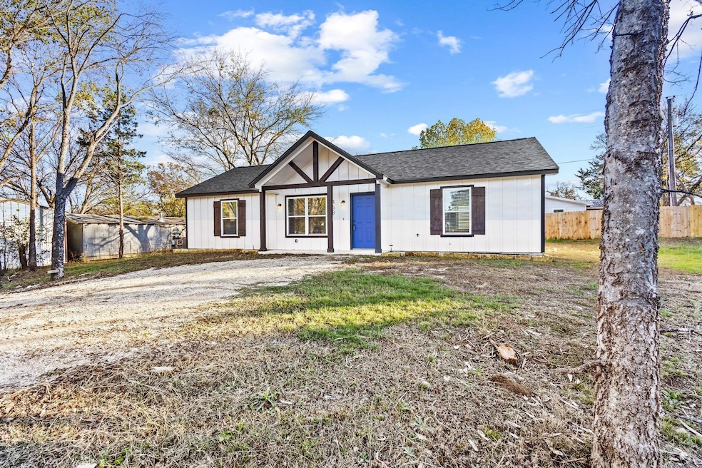 458 Maple Dr, Pottsboro, TX 75076 - photo 1