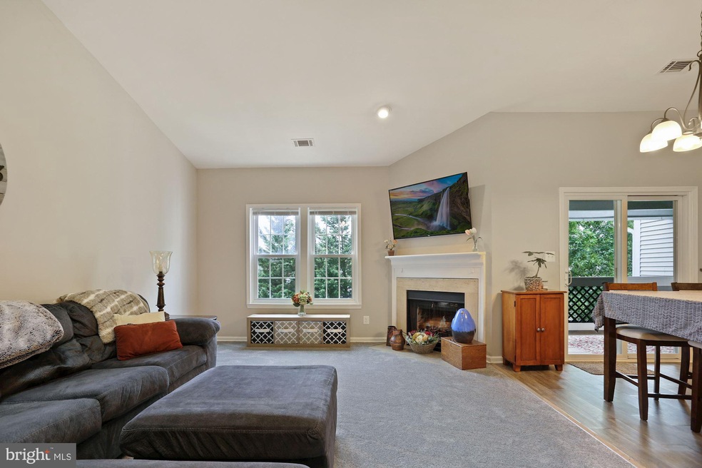 12952 Grays Pointe Rd unit C, Fairfax, VA 22033 - photo 1