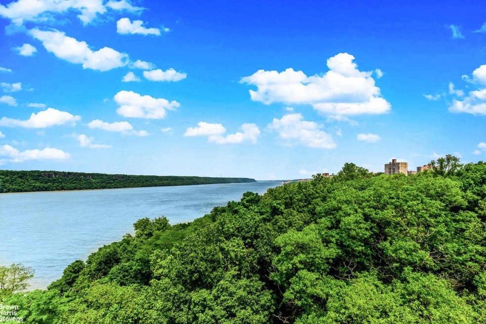 Highpoint on the Hudson unit 15K, Bronx, NY 10463 - photo 1
