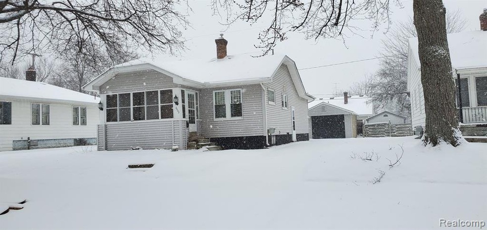 2532 Tyrone St, Flint, MI 48504 - photo 1