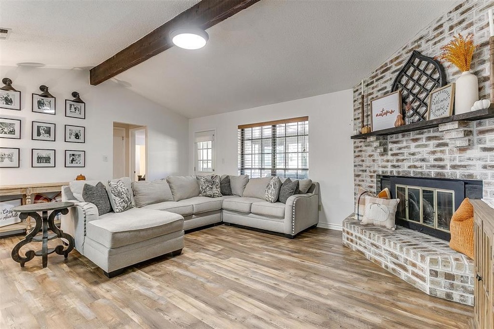 111 Oak Ridge Dr, Cleburne, TX 76031 - photo 1