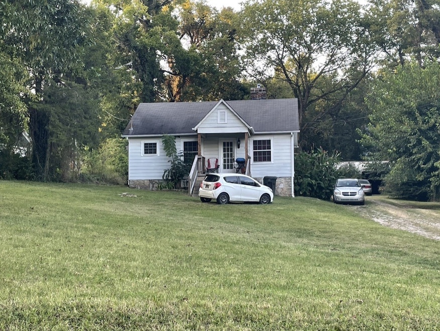 612 W 8th St, Columbia, TN 38401 - photo 1