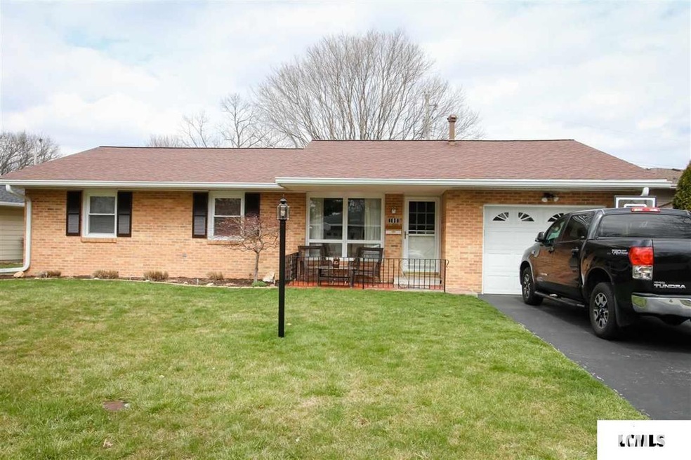 180 Half Moon St, Lincoln, IL 62656 - photo 1