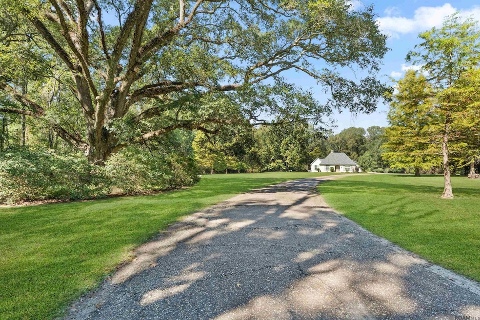 1017 Hunters Run Ave, Zachary, LA 70791 - photo 1