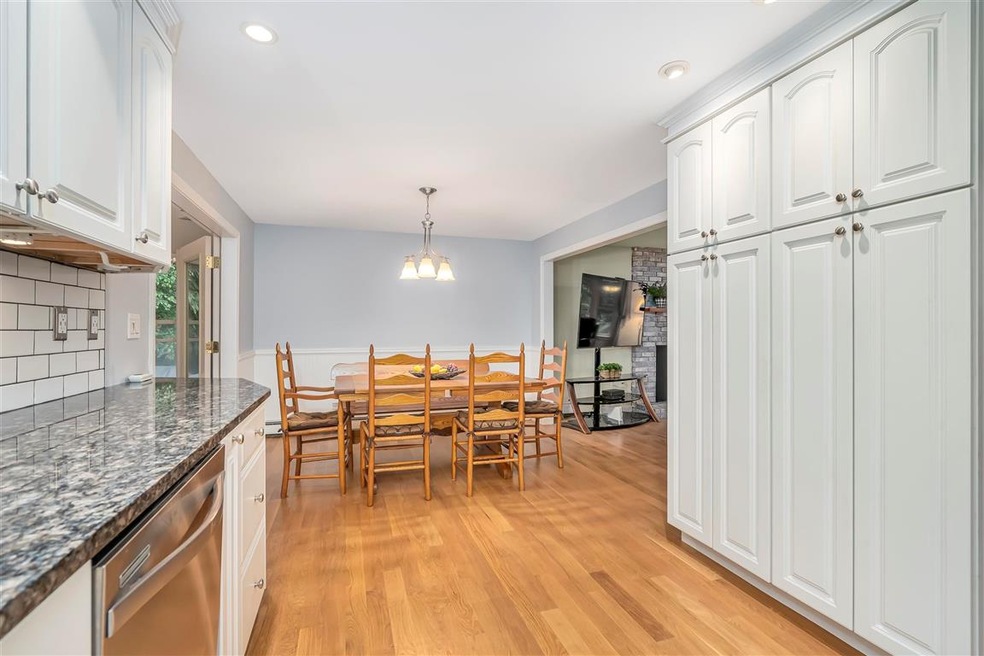 15 Tomahawk Dr, Merrimack, NH 03054 - photo 1